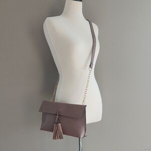 Elegant Lavender Leather Crossbody Bag with Tassel Accent and Gold Chain Straps